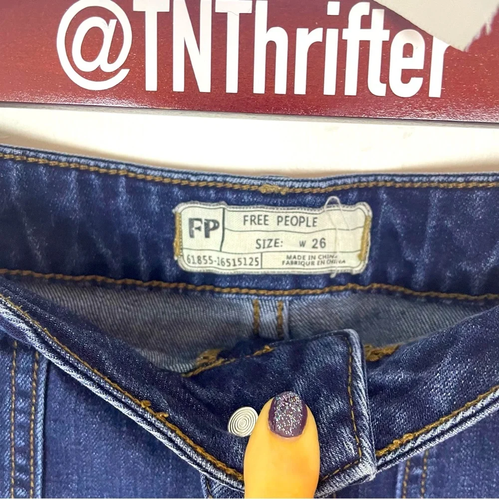 Free People Womens Patch Pocket High Waist Blue Denim Cuff Shorts Size 26 Summer - Picture 2 of 8